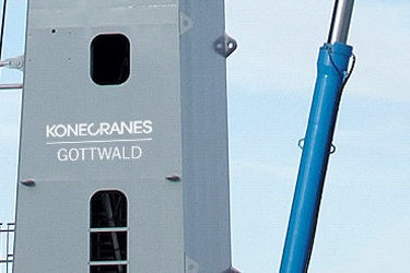 Warrenpoint Port invests in a mobile harbour crane