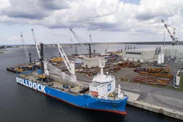 Esbjerg adds another machine to its mobile harbour crane fleet