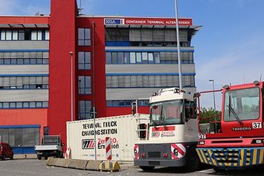 Altenwerder tests an e-tractor