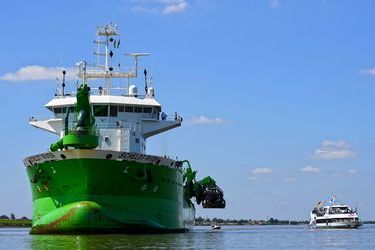 Dredging of Elbe - starts