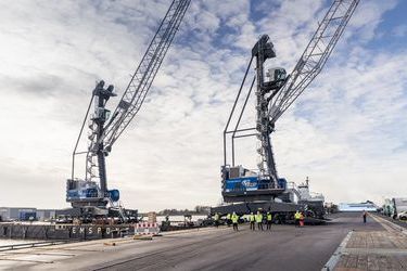 Two Liebherr cranes for Emden