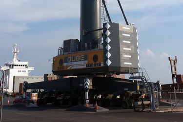 Qube Ports buys a Liebherr mobile harbour crane