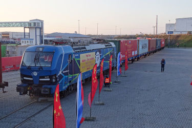 Mukran Port dispatches first train from China