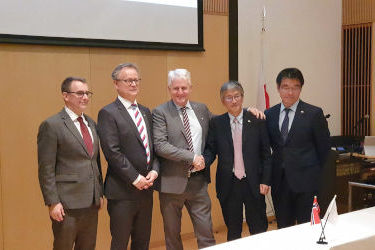 NYK and Dualog sign R&D contract